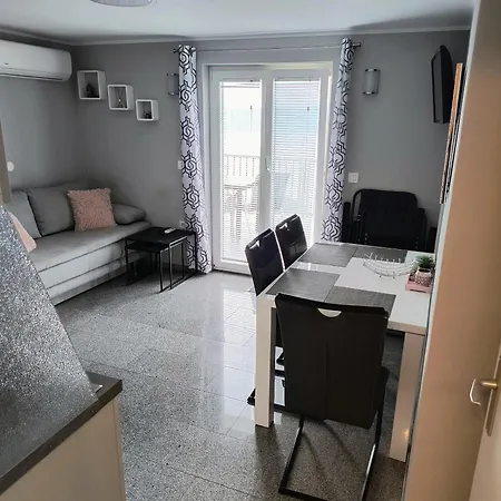 Apartment With A Parking Space Plomin, Labin - 23374